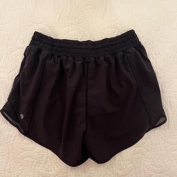 lululemon Hottie Hot Shorts - Picture 2 of 3